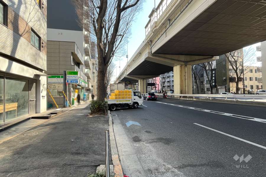敷地南側の前面道路
