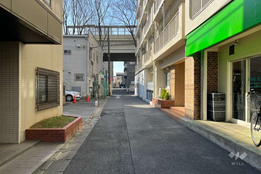 敷地東側の前面道路