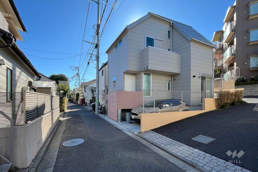 敷地北側の前面道路
