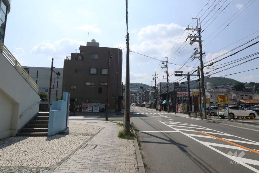 敷地北側の前面道路（東側から）