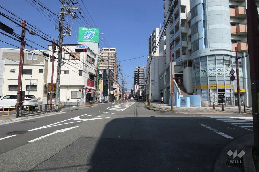 敷地北側の前面道路（西側から）