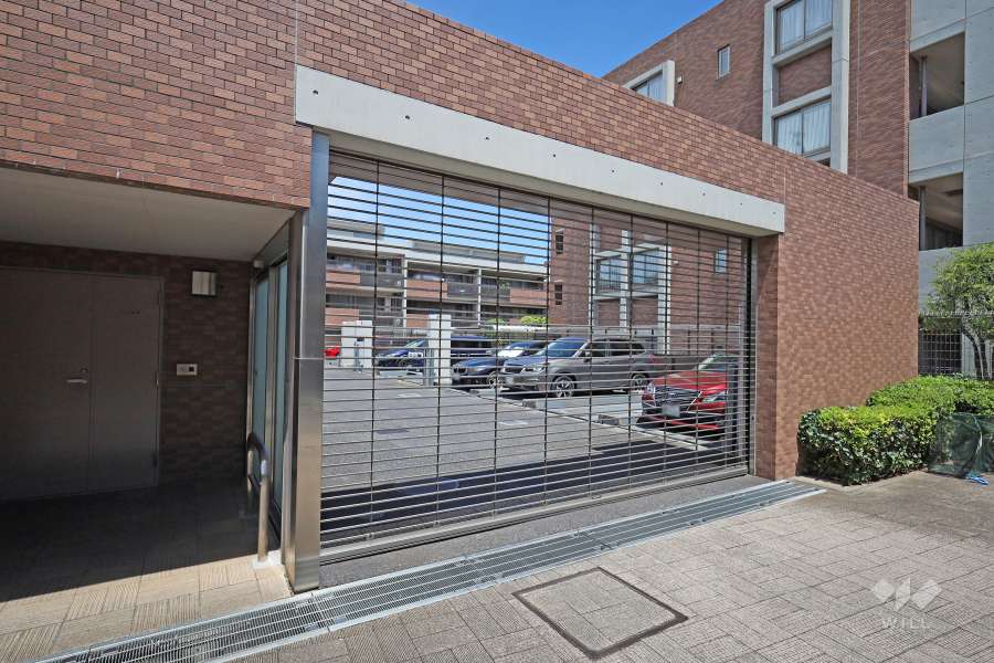 駐車場の出入り口（リングシャッター付き）