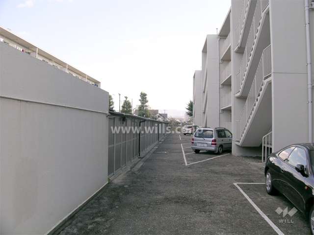 敷地内駐車場とトランクルーム