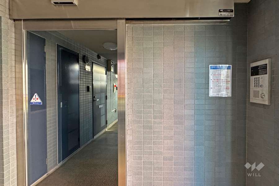 エントランスはオートロック付きです。