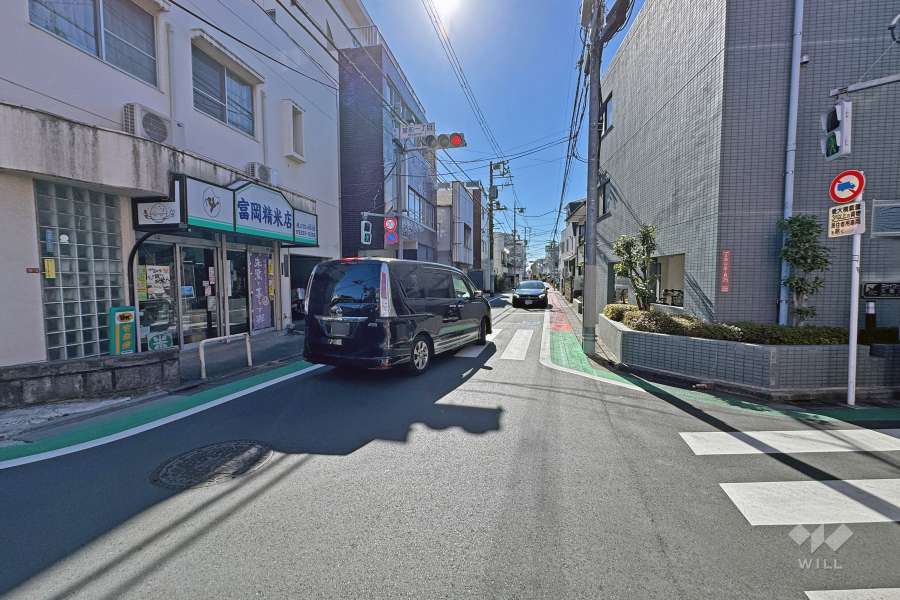 敷地の東側前面道路（北側から）