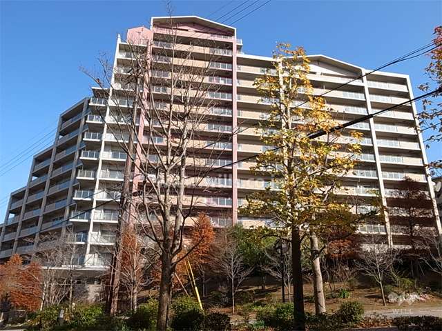 花咲く丘の街E棟の外観（南側から）