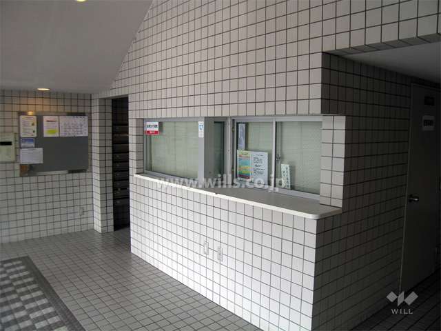 タイル張りのエントランスホール