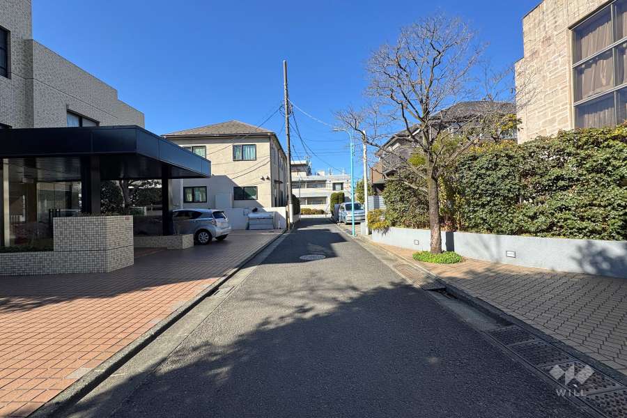 敷地北側の前面道路