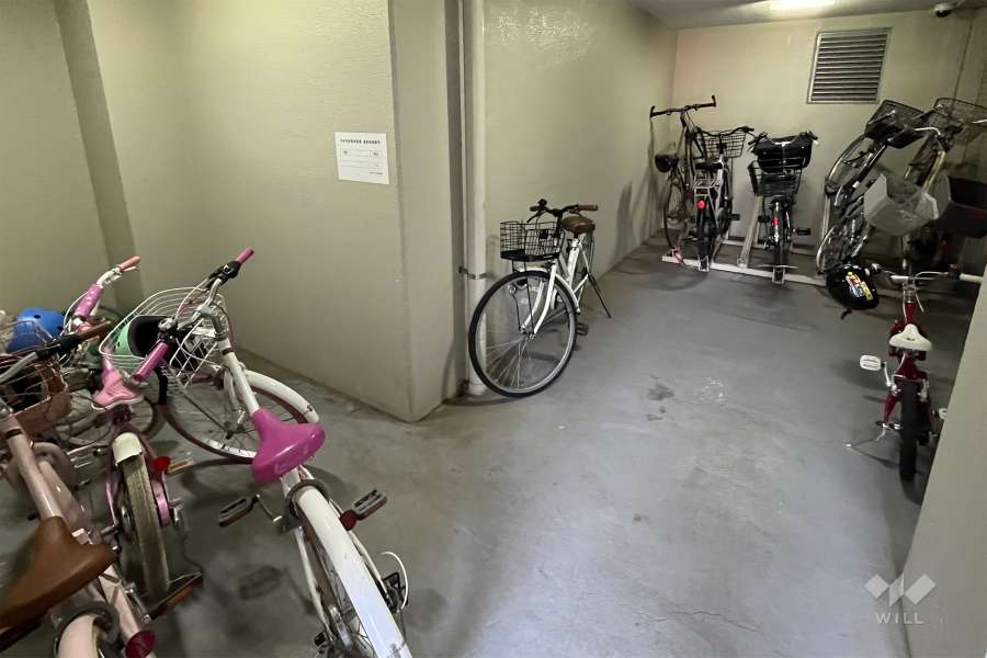 屋内に設けられた駐輪場