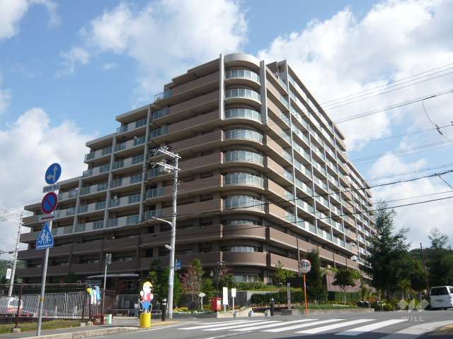 マークスタウン・グランフィーネ川西の外観（南西側から）