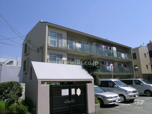 イスズハイツベル川西の外観（南西側から）