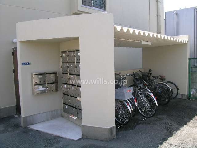 駐輪場と共用ポスト