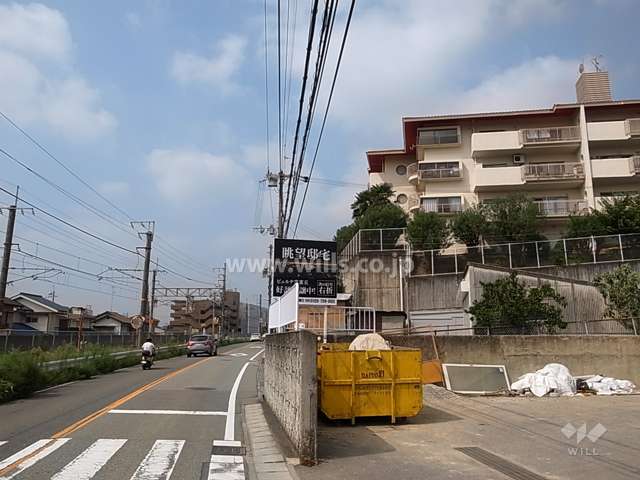 敷地の南側には国道176号線が走っています。