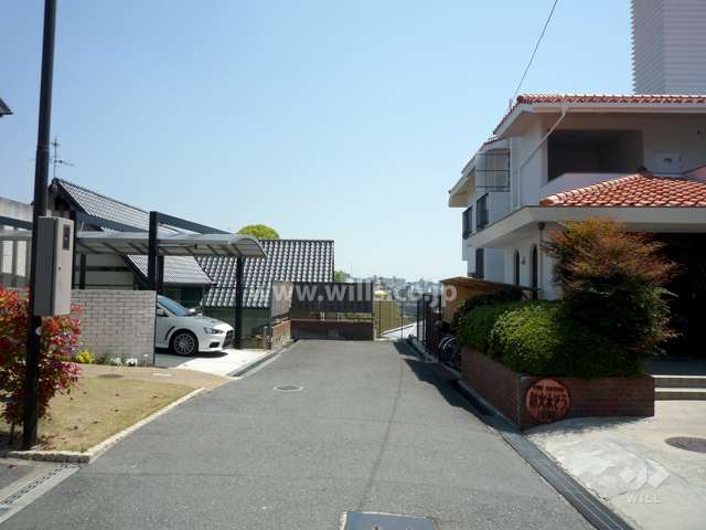 敷地北側の前面道路