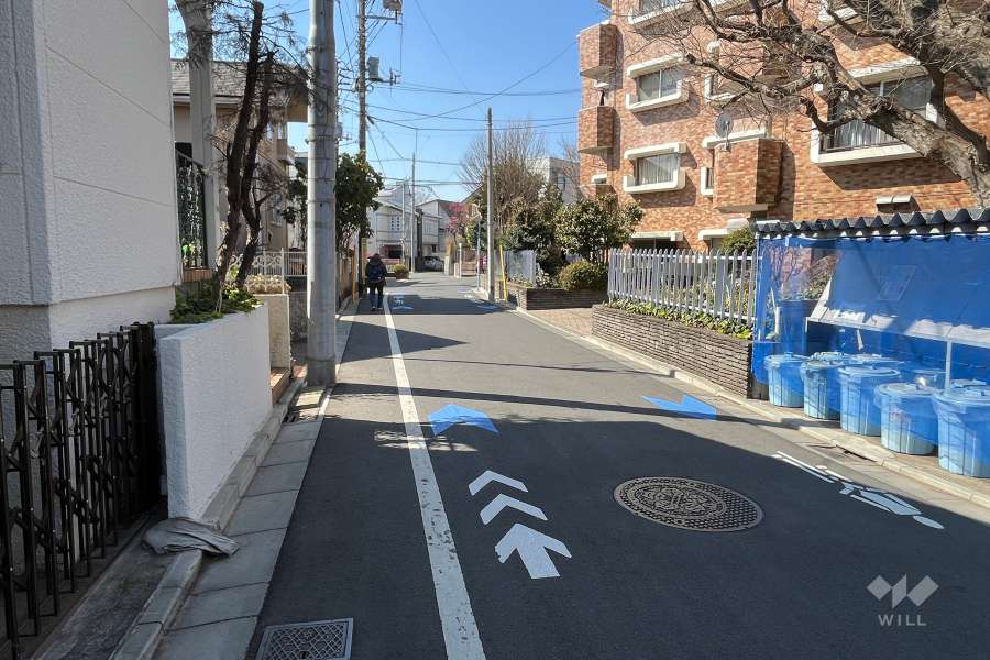 敷地南東側の前面道路