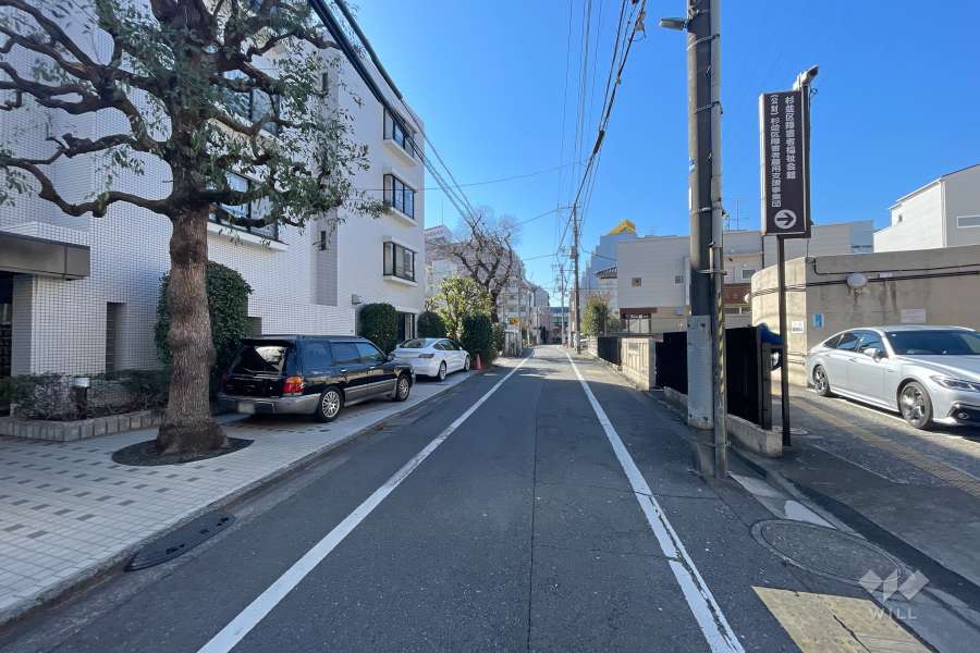 敷地北側の前面道路