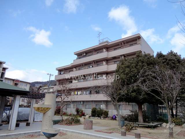 栄町団地 Ｉ棟の外観（南東側から）