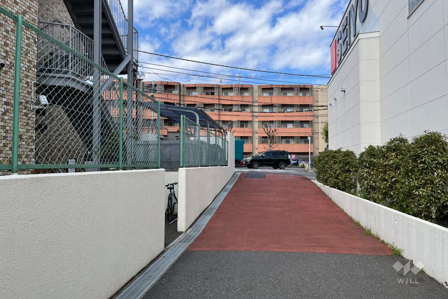 敷地北東側の前面道路