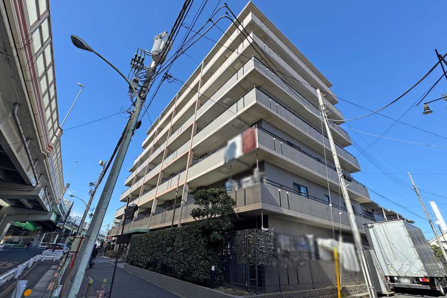 クレストフォルム高井戸南の外観（南東側から）