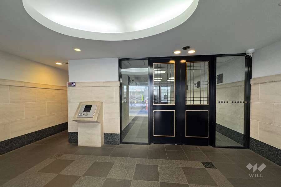 エントランスはオートロック付きです。