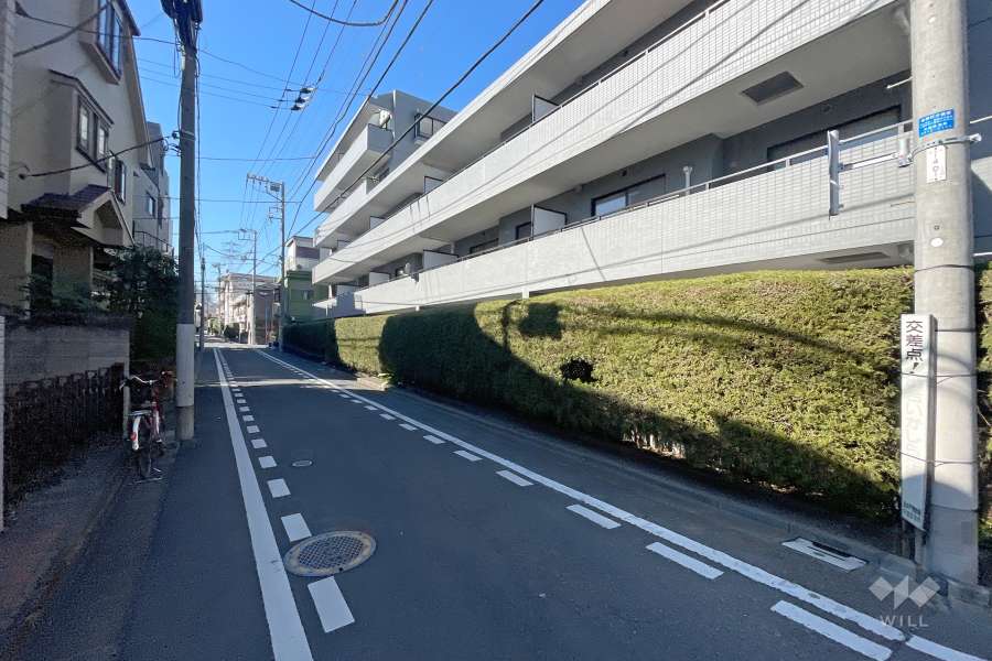 敷地南側の前面道路