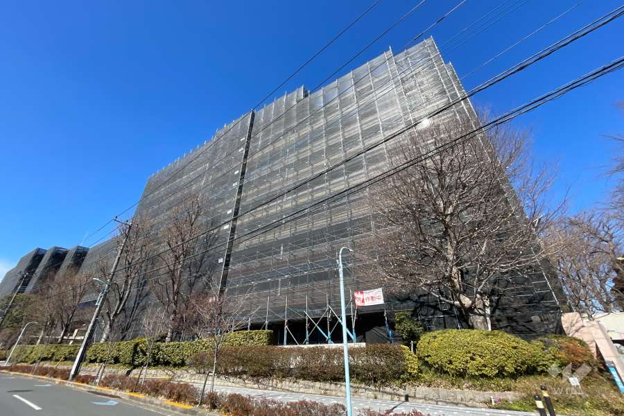 ファミールグラン高井戸デュープレックスの外観（南東側から）