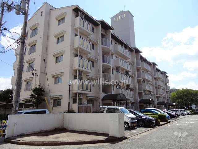グリーンハイツ東多田　1号棟の外観（北東側から）