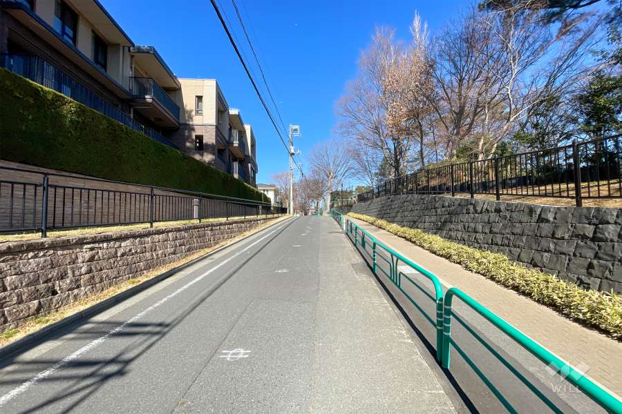 敷地東側の前面道路