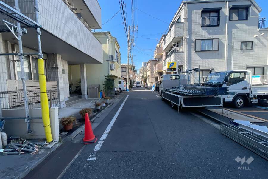 敷地北側の前面道路