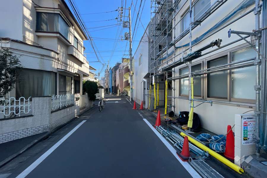 敷地北側の前面道路
