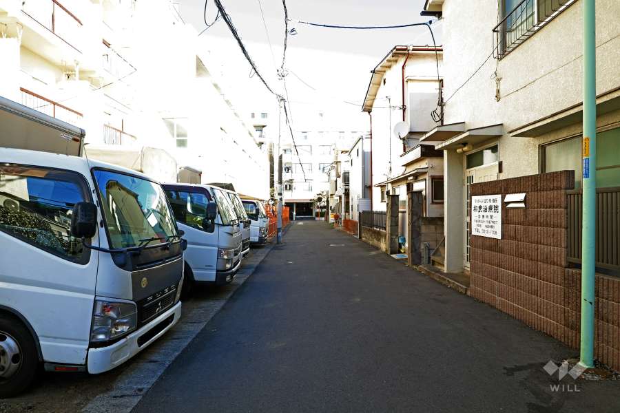 敷地の東側前面道路（南側から）
