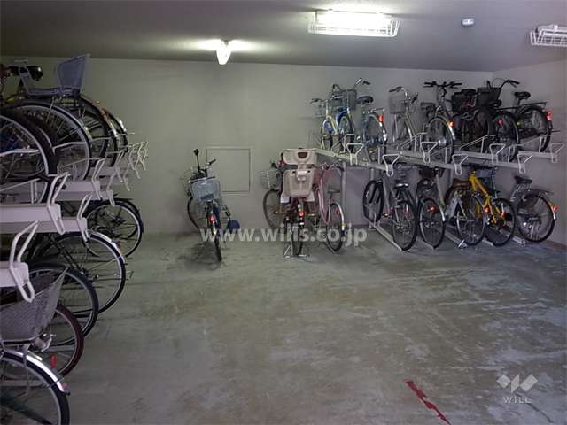 屋内にある駐輪場