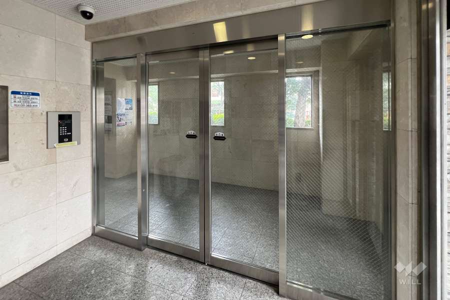 エントランスはオートロック付きです。