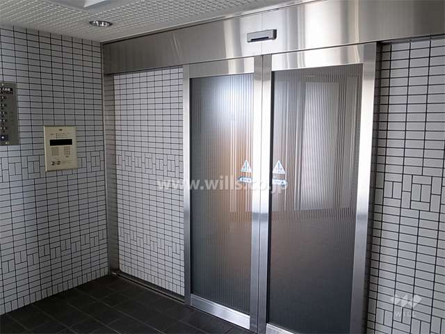 エントランスはオートロック付きです。