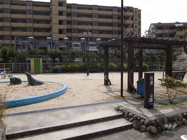 敷地北側にある石道公園