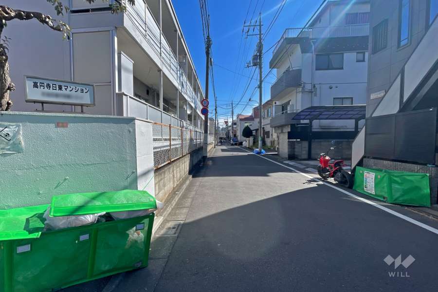 敷地南側の前面道路（西側から）