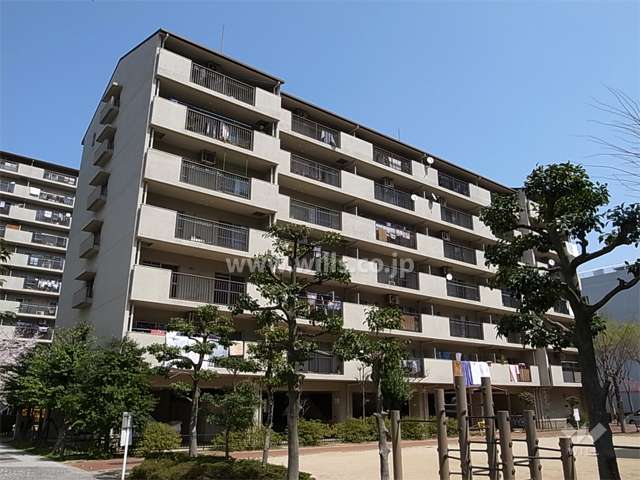 栄南団地 2号棟の外観（南西側から）