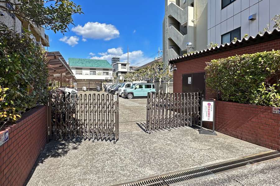 駐車場出入口