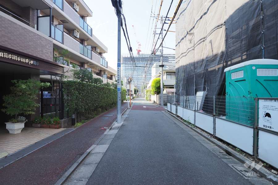 敷地東側の前面道路