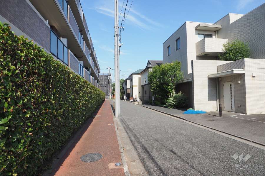 敷地南側の前面道路