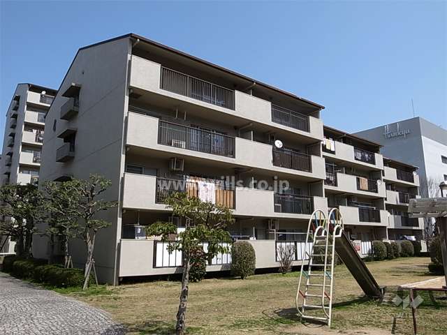 栄南団地 4号棟の外観（南西側から）
