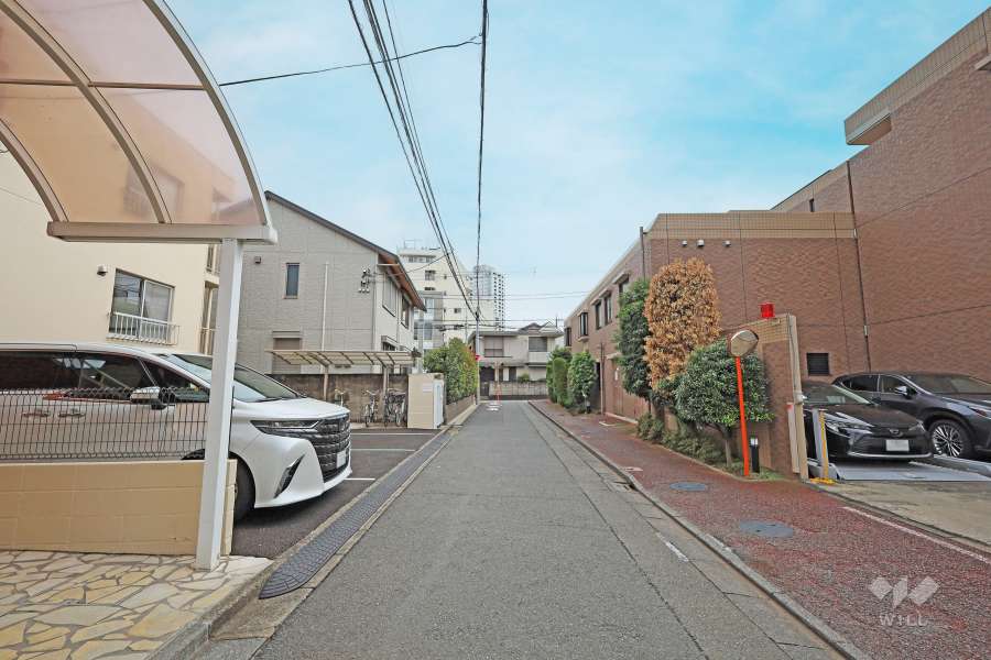 敷地南側の前面道路