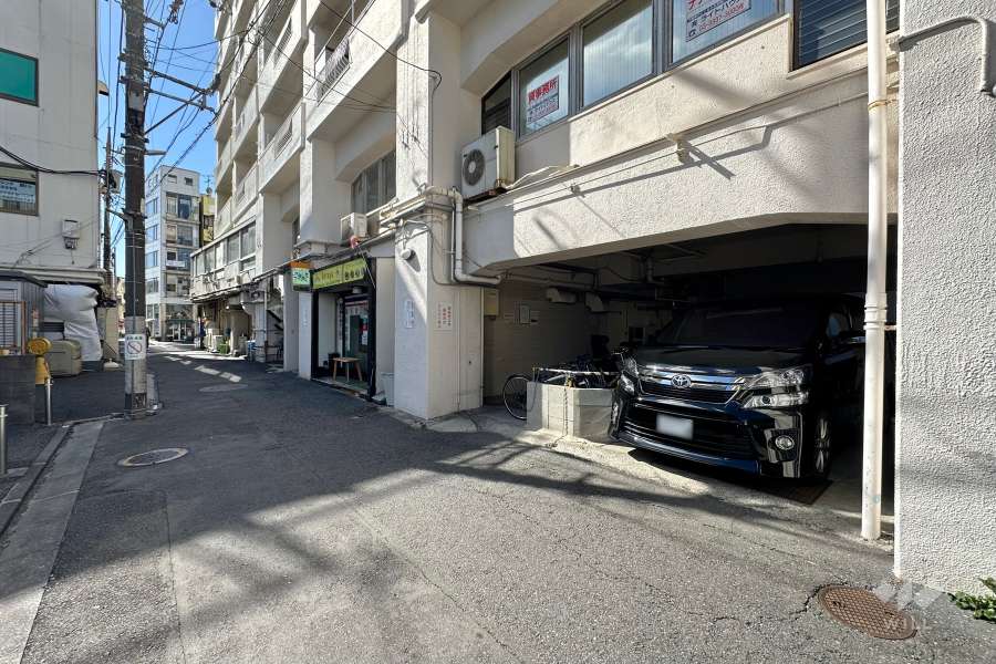 敷地東側の前面道路