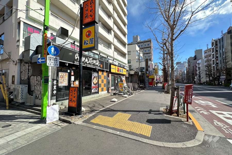 敷地南側の前面道路
