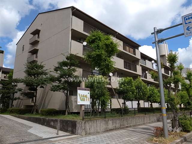 栄南団地 5号棟の外観（南西側から）