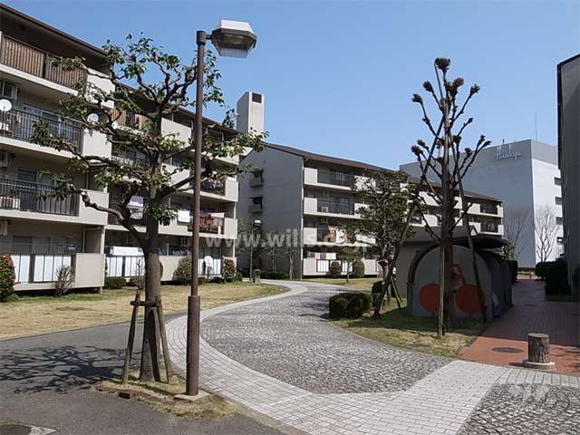 敷地中央の通路