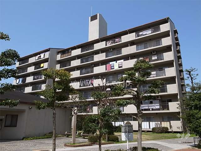 栄南団地 10号棟の外観（南東側から）