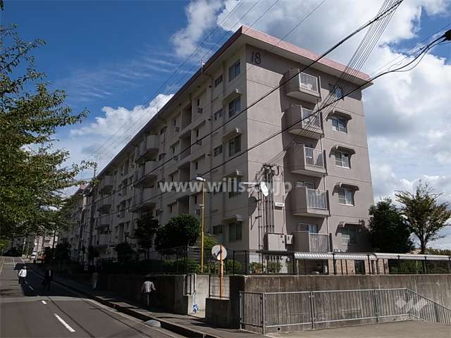 中山五月台住宅18号棟の外観（西側から）