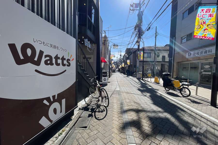 敷地西側の前面道路