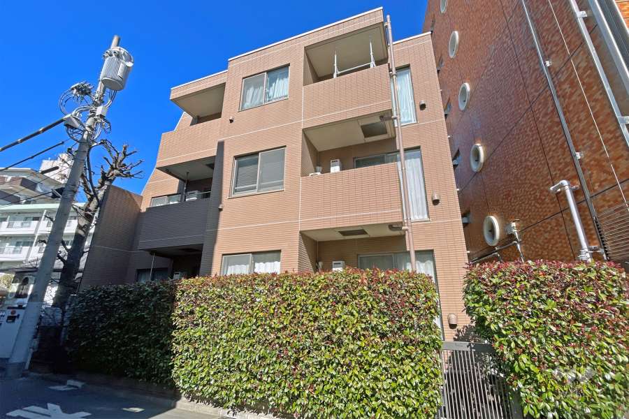 デュオスカーラ高円寺の外観（南側から）